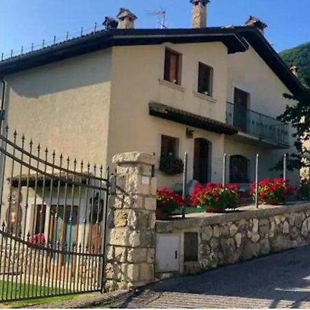 A Due Passi Dai Lupi Villa Civitella Alfedena Exterior photo